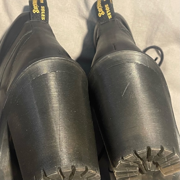 Offers Welcome! Dr. Martens Averil 6 Eye Leather Heeled Ankle Leather Boots - Picture 5 of 7